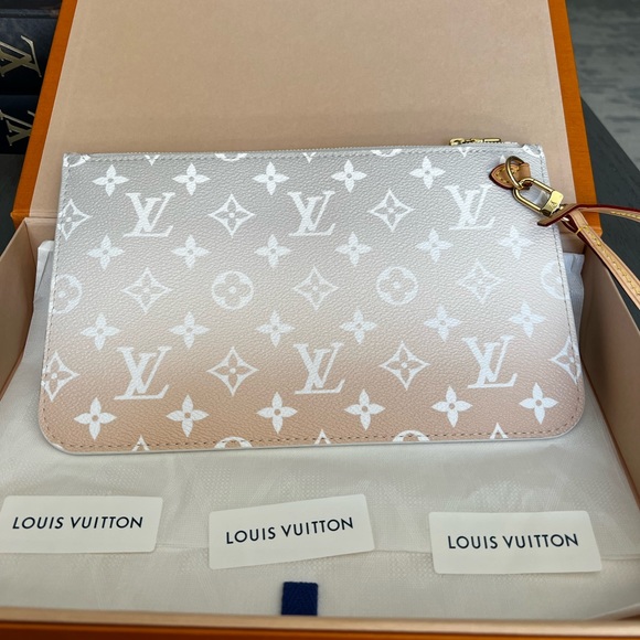 Louis Vuitton Neverfull Pochette By The Pool Monogram Giant - Picture 3 of 14